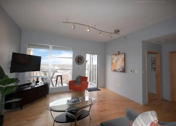 Luxury In Downtown Apartment *